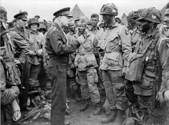 Eisenhower cung linh du My 05-Jun.jpg