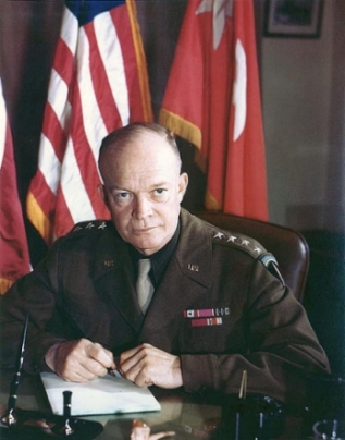 Eisenhower ngay bo nhiem Tu lenh Toi cao_2